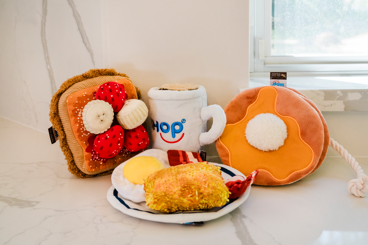 IHOP x P.L.A.Y. Squeaky Plush Dog toys, Eggcellent Play Platter